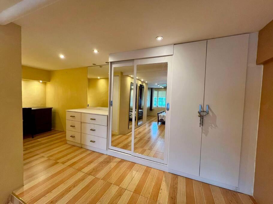 Huge & Vibrant 2 Bedroom Unit In *
