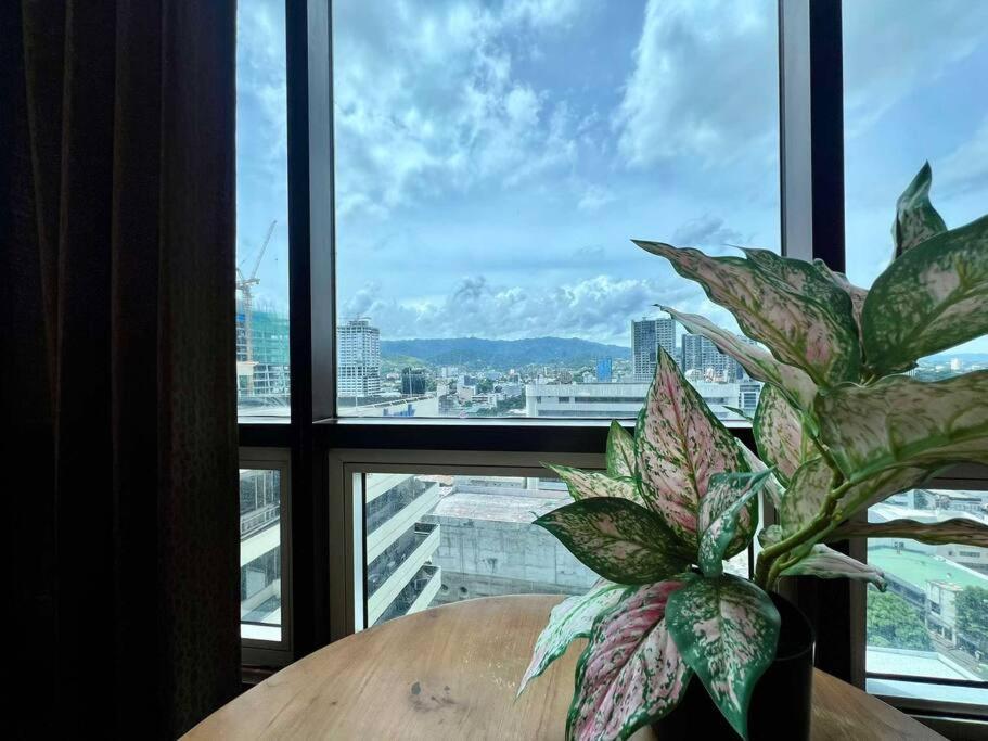 Huge & Vibrant 2 Bedroom Unit In * Cebu