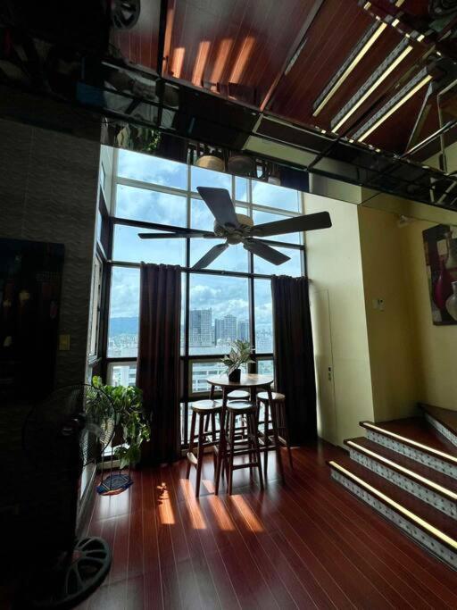 Huge & Vibrant 2 Bedroom Unit In Apartment