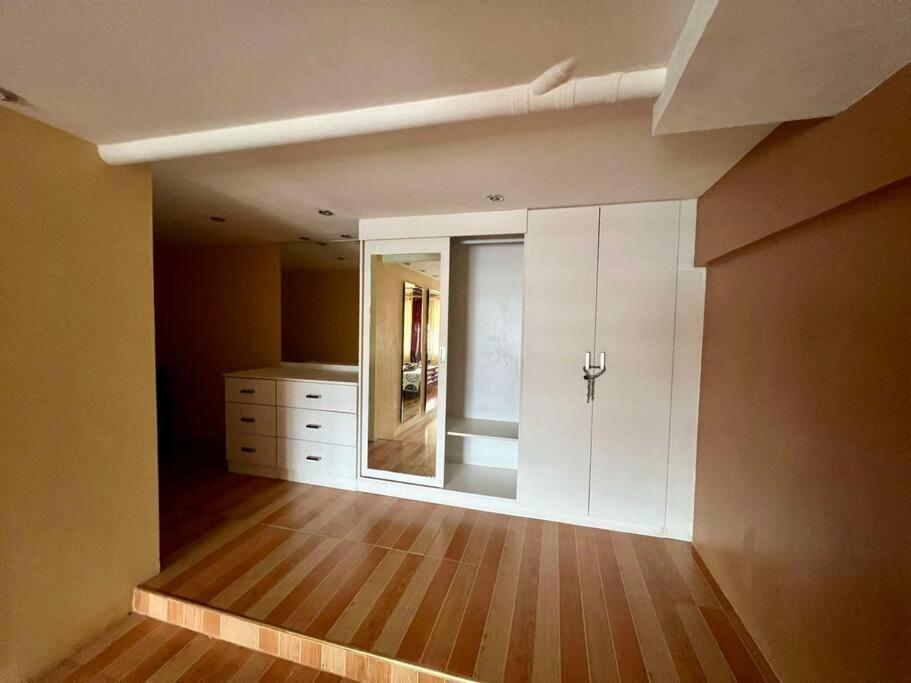 Huge & Vibrant 2 Bedroom Unit In *