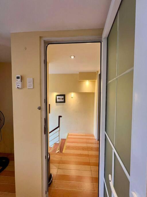 Huge & Vibrant 2 Bedroom Unit In